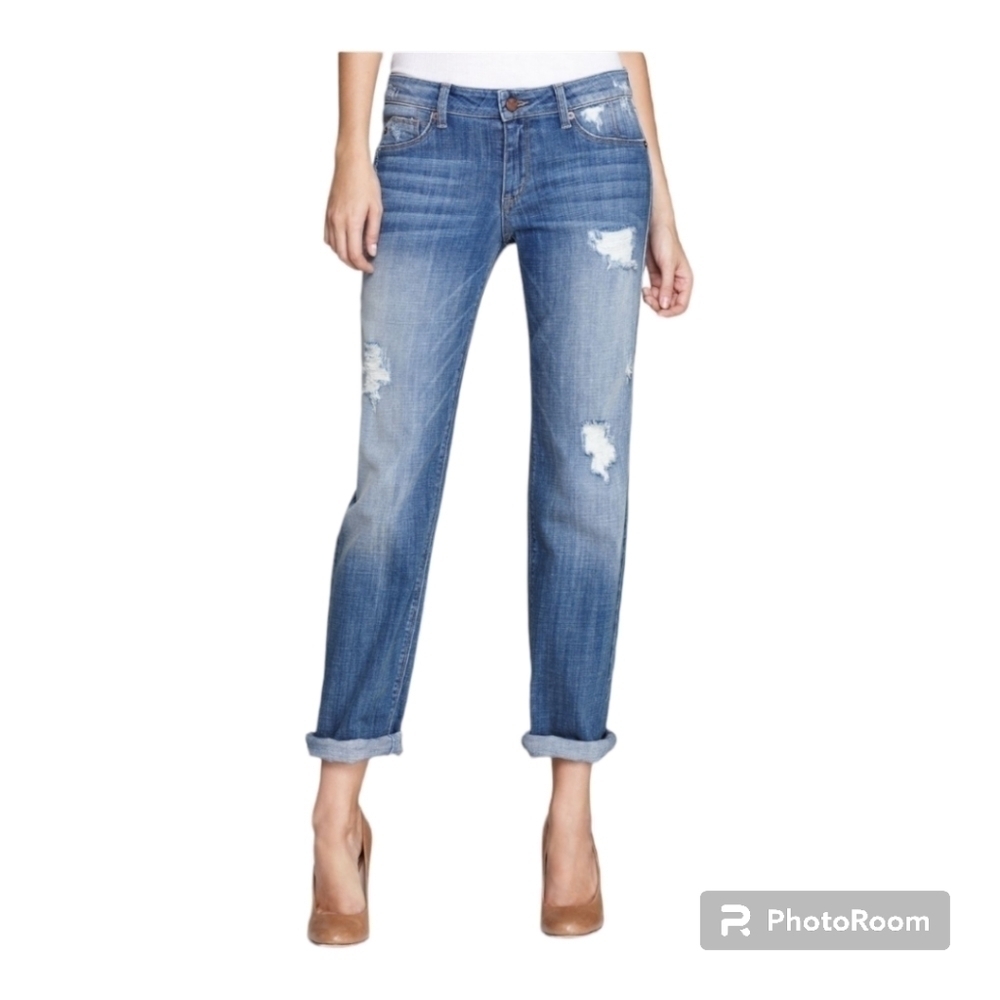 DESIGN Lab medium wash distressed mid rise jeans